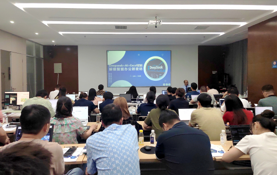 三峽物(wù)流園舉行(xíng)專題培訓 解鎖智能(néng)辦公新密碼